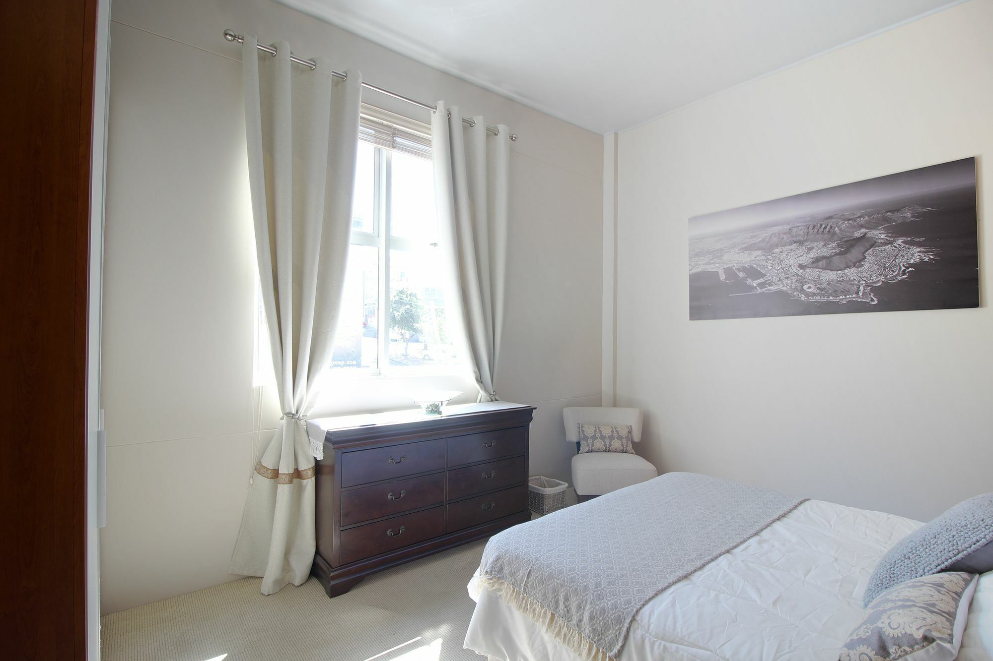 11 On Buiten Unit 10 Apartment *