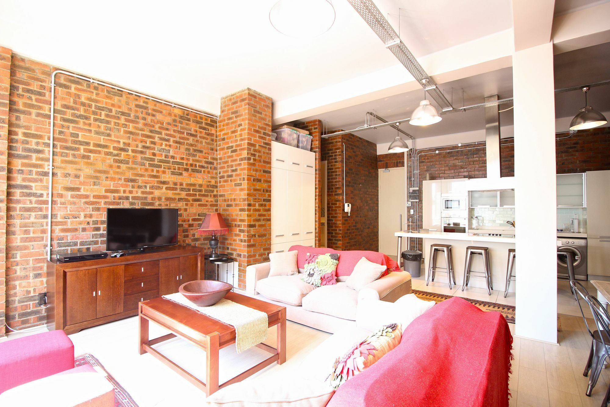 11 On Buiten Unit 10 Apartment *